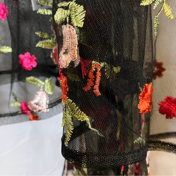 Impulsive Sheer Floral Embroidered Cold Shoulder Ruffle Sleeve Women’s Blouse - Picture 11 of 12